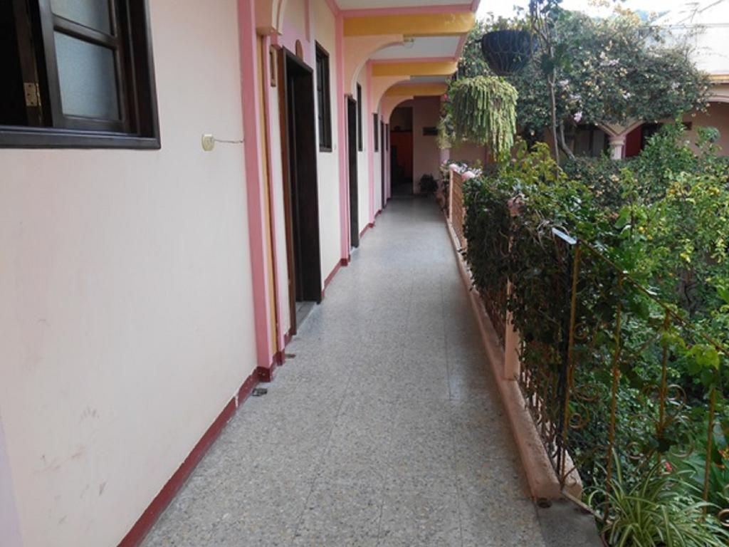 Hotel El Chaparral Panajachel Extérieur photo